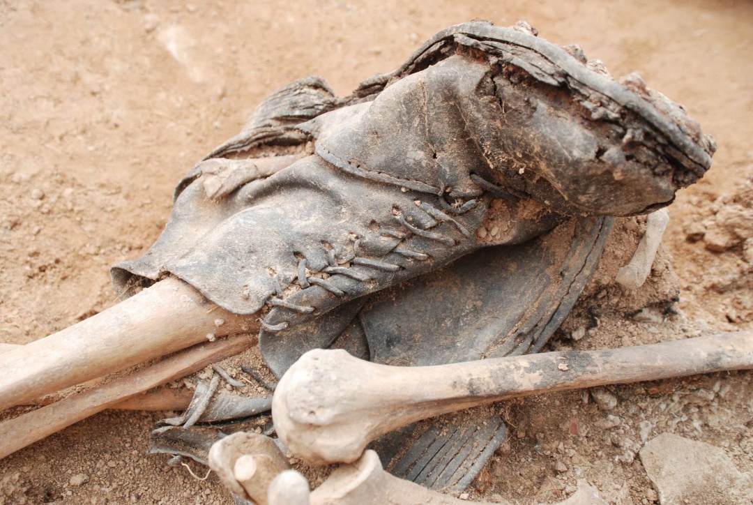 Bota de un soldado del bando nacional encontrada en la fosa de Soleràs (Lleida) Bota de un soldado del bando nacional encontrada en la fosa de Soleràs (Lleida)