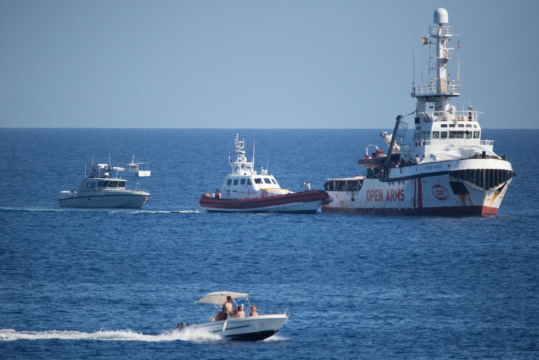 El Open Arms podría enfrentarse a 900.000 euros de multa por "buscar" migrantes para rescatarlos El Open Arms podría enfrentarse a 900.000 euros de multa por "buscar" migrantes para rescatarlos