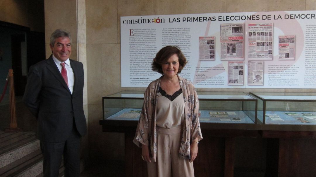 Carmen Calvo con Lucrecio Fernández, delegado del Gobierno en Andalucía.
Carmen Calvo con Lucrecio Fernández, delegado del Gobierno en Andalucía.