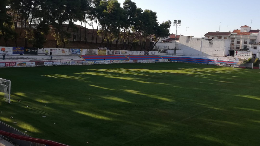 El Barranco del Lobo se viste de gala para su debut en Segunda B