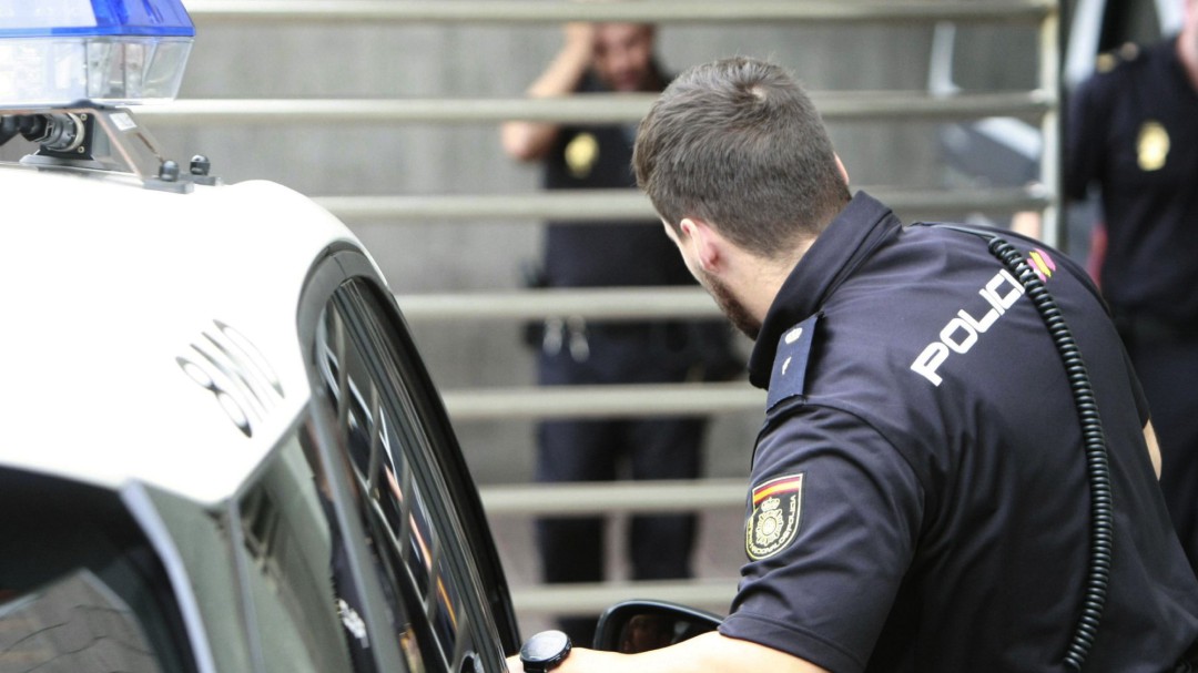 Detenida una joven por agredir a su madre con unas tijeras mientras dormía