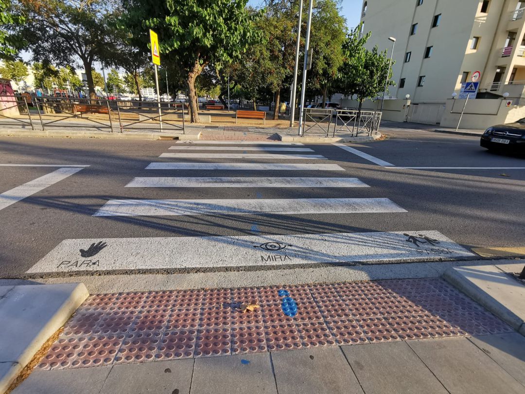 Passos de vianants amb pictogrames Passos de vianants amb pictogrames