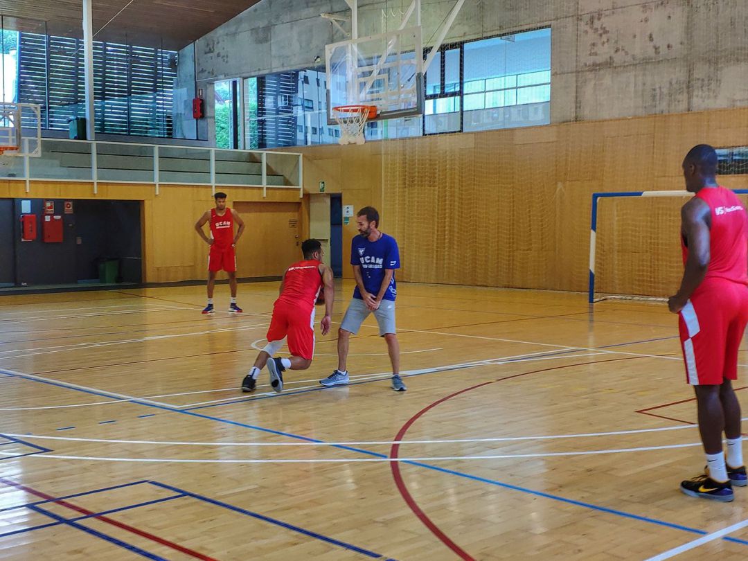 Sito Alonso en un entrenamiento del UCAM Murcia CB en el Viella Sito Alonso en un entrenamiento del UCAM Murcia CB en el Viella