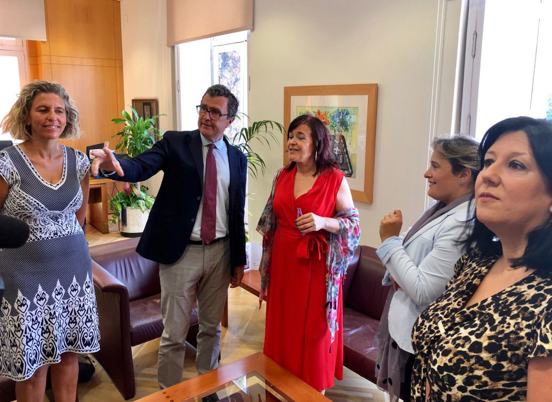 Las representantes de la OMEP durante su reunión con el alcalde de Murcia, José Ballesta, y la concejala de Agenda Urbana y Gobierno Abierto, Mercedes Bernabé Las representantes de la OMEP durante su reunión con el alcalde de Murcia, José Ballesta, y la concejala de Agenda Urbana y Gobierno Abierto, Mercedes Bernabé