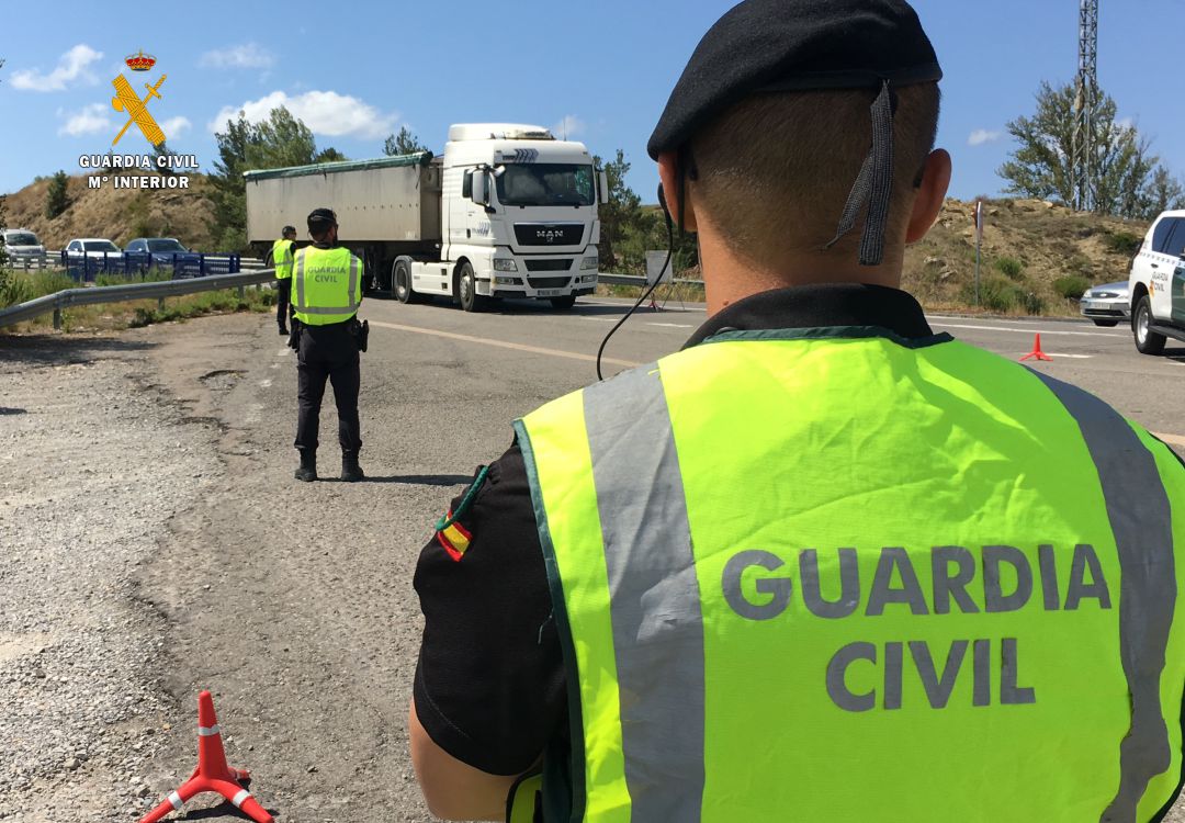 Controles de seguridad y puntos identificativos en las carreteras fronterizas entre Huesca y Francia Controles de seguridad y puntos identificativos en las carreteras fronterizas entre Huesca y Francia