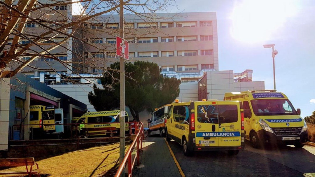 Los trabajadores del transporte sanitario estudian ir a la huelga
