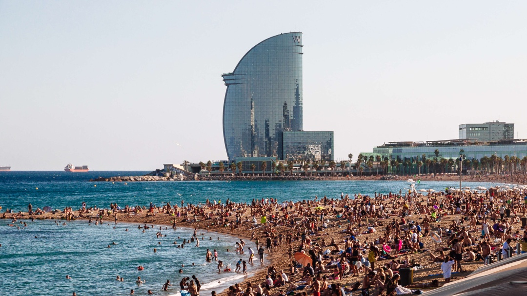 Tres bañistas al día se quedan sin nada cuando salen del agua en Barcelona