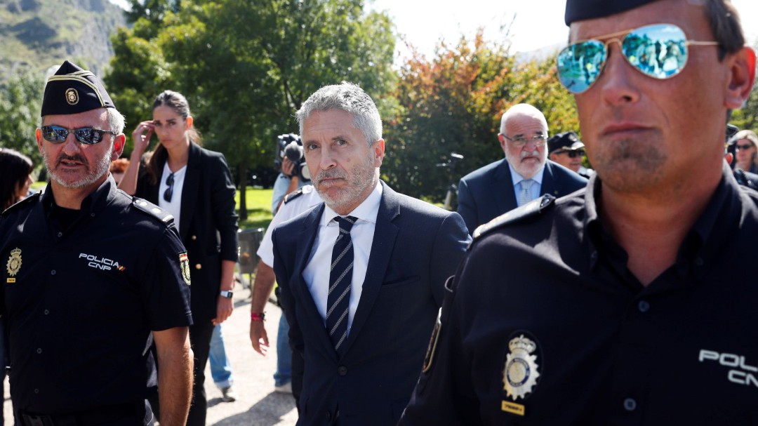 Fernando Grande-Marlaska incide en evitar la circulación por la zona de Biarritz en plena 'Operación Retorno'
