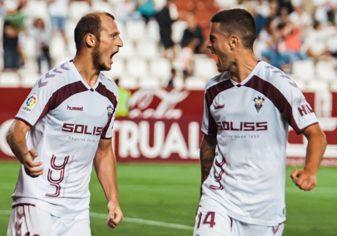 El Albacete consigue su primera victoria de la temporada con suerte
