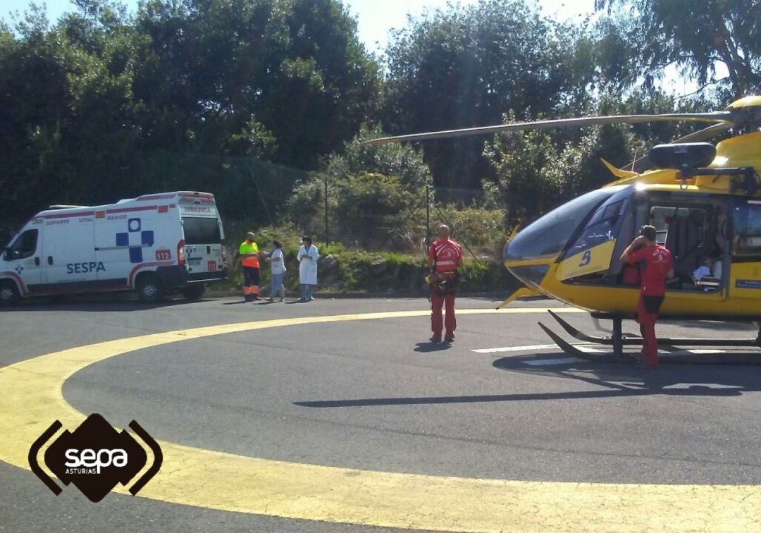 Un vecino de Celorio sufre quemaduras de tercer grado tras explotar su caldera de gasoil