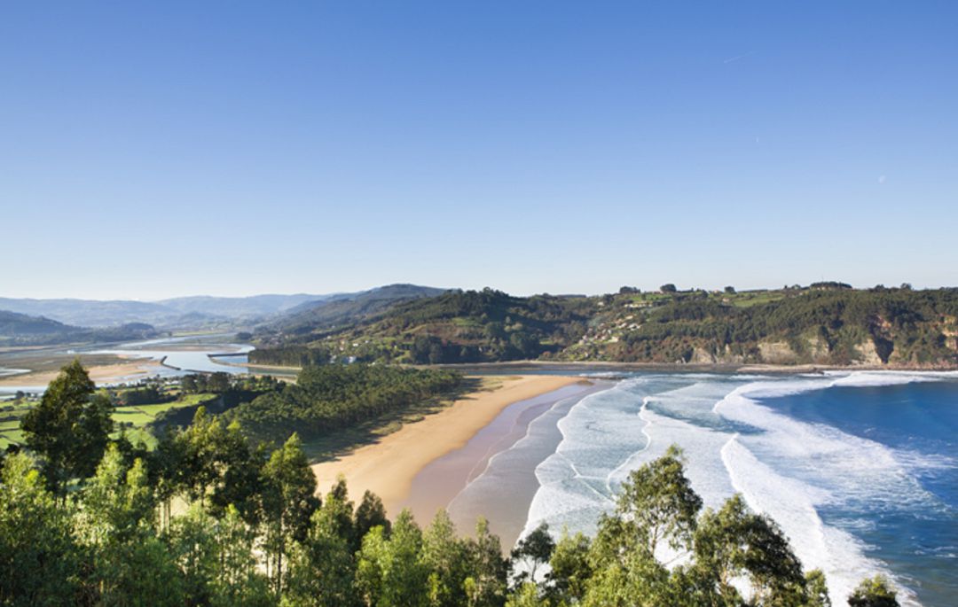 Vista aérea de la playa de Rodiles (Villaviciosa) Vista aérea de la playa de Rodiles (Villaviciosa)