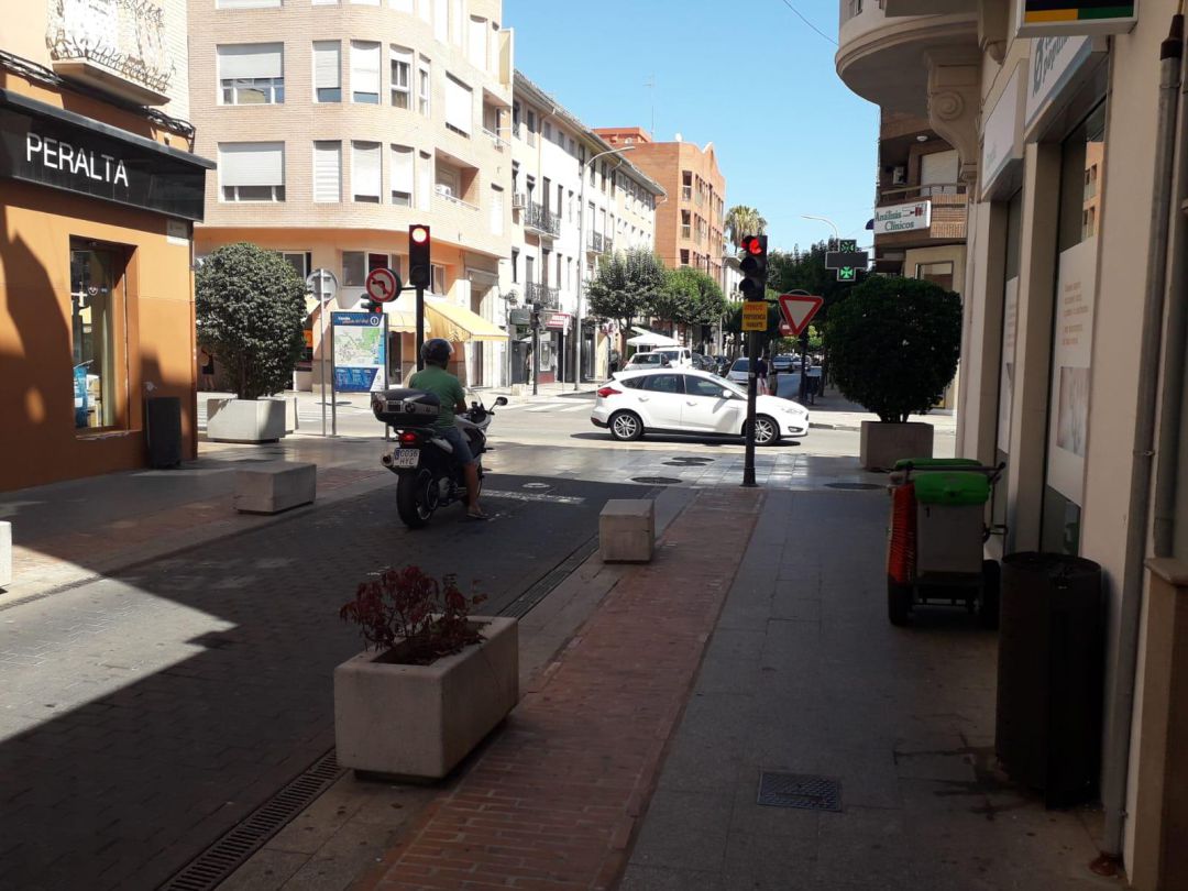 Semáforos en funcionamiento en l'Avinguda d'Alacant de Gandia tras varias averías a lo largo del verano. Semáforos en funcionamiento en l'Avinguda d'Alacant de Gandia tras varias averías a lo largo del verano.