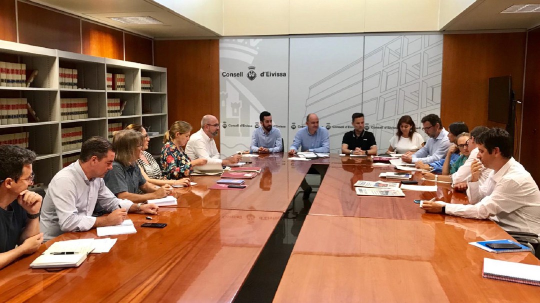 El Consell adjudica la reforma de los vestuarios del Polideportivo Sa Blanca Dona
