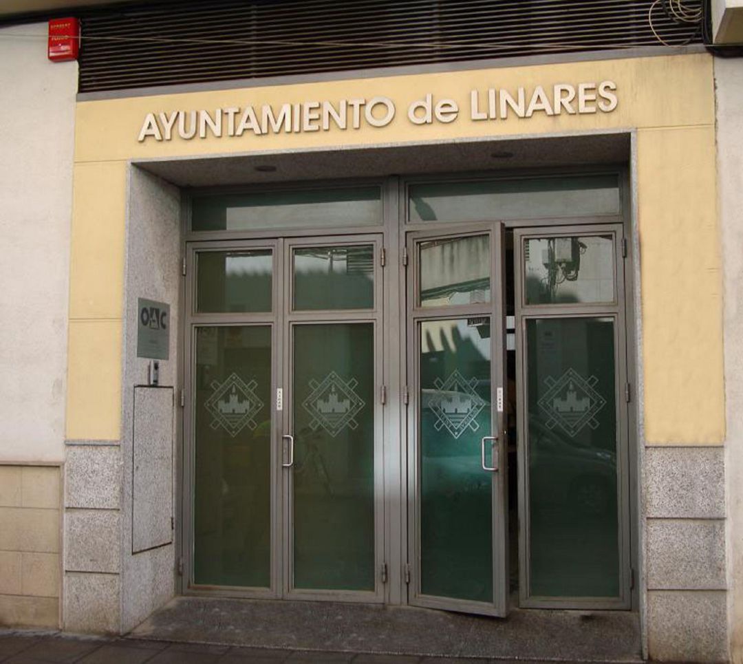 Sede del Ayuntamiento en la calle Hernán Cortés. Sede del Ayuntamiento en la calle Hernán Cortés.
