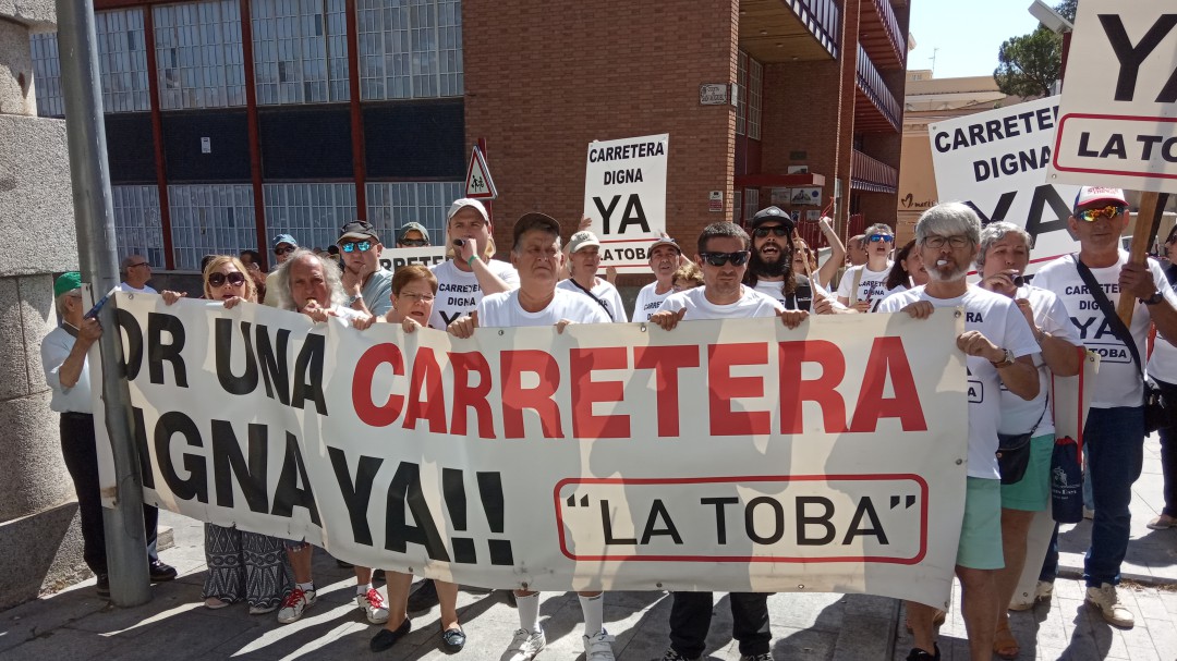 Los vecinos de La Toba imploran a la Junta el arreglo de su carretera