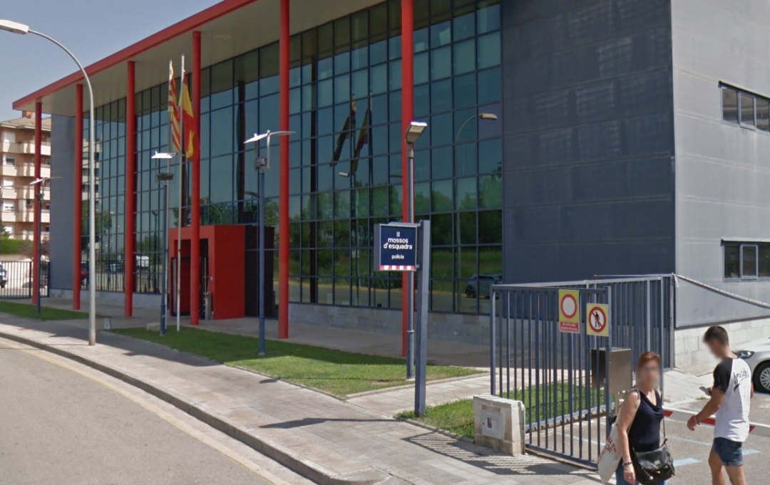 Imagen de archivo de la comisaría de los Mossos en Lleida, donde fueron trasladados desde Barcelona los padres Imagen de archivo de la comisaría de los Mossos en Lleida, donde fueron trasladados desde Barcelona los padres