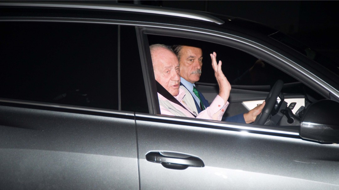 El rey Felipe VI y doña Sofía visitan al rey Juan Carlos por su operación de corazón
