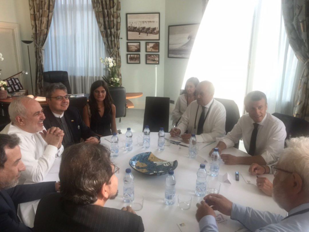 Mohamad Yavad Zarif, con Emmanuel Macron en el G7 Mohamad Yavad Zarif, con Emmanuel Macron en el G7