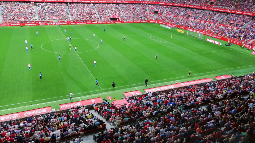 El Sporting capea el temporal y suma otro punto ante el Rayo