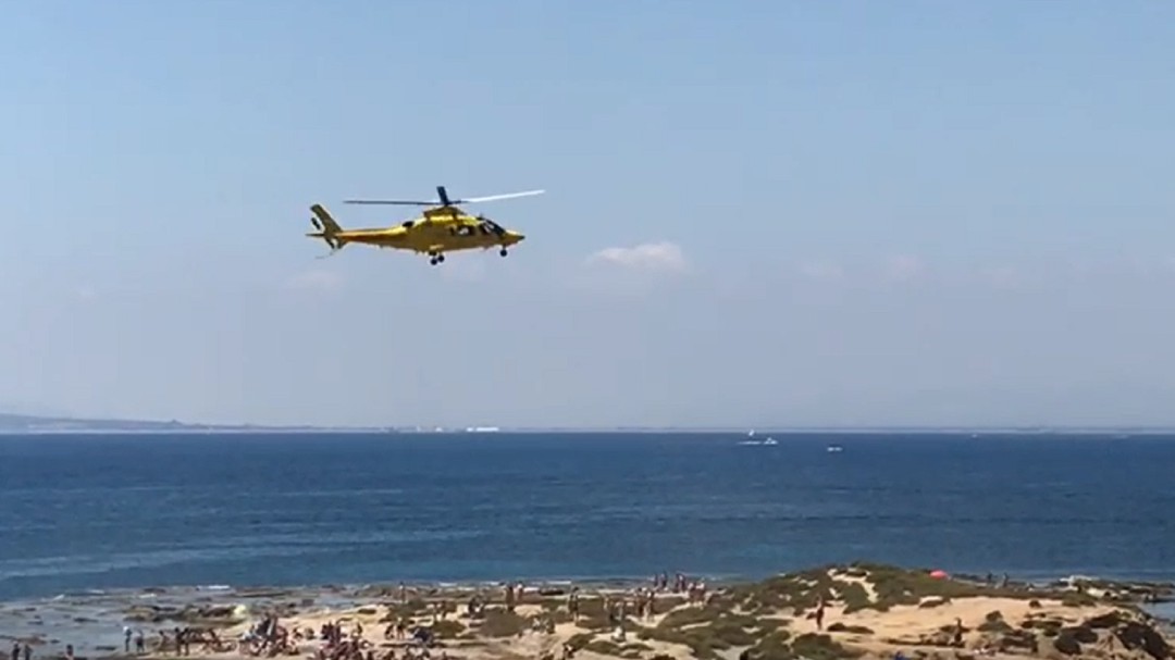 Un helicóptero traslada a una mujer herida en Tabarca
