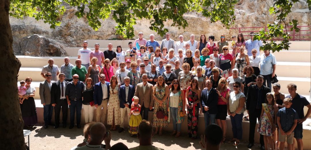 Habitantes de Cazorla y La Sénia, en Tarragona, en una foto del hermanamiento. Habitantes de Cazorla y La Sénia, en Tarragona, en una foto del hermanamiento.