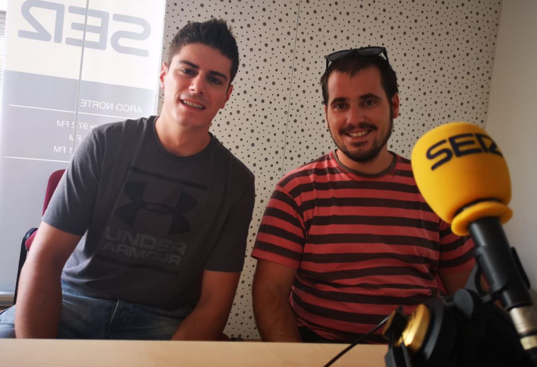 Kike y Elie, miembros de Rokavieja en los estudios de SER Arco Norte Kike y Elie, miembros de Rokavieja en los estudios de SER Arco Norte