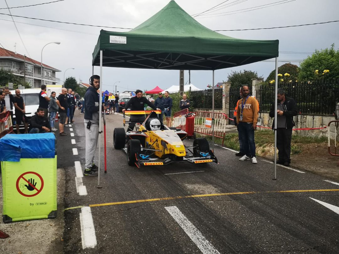 Excelente pelea por el triunfo entre los dos principales protagonistas del certamen gallego de montaña en la presente temporada. Alexis Viéitez con un Formula Dicode FR, y Pablo Rey con un Formula Outeda Mk Excelente pelea por el triunfo entre los dos principales protagonistas del certamen gallego de montaña en la presente temporada. Alexis Viéitez con un Formula Dicode FR, y Pablo Rey con un Formula Outeda Mk