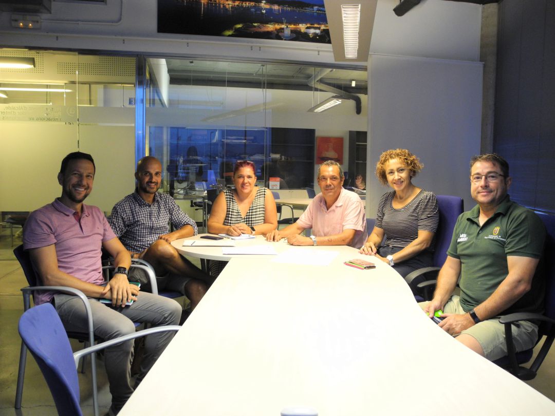 Un momento durante la reunión Un momento durante la reunión