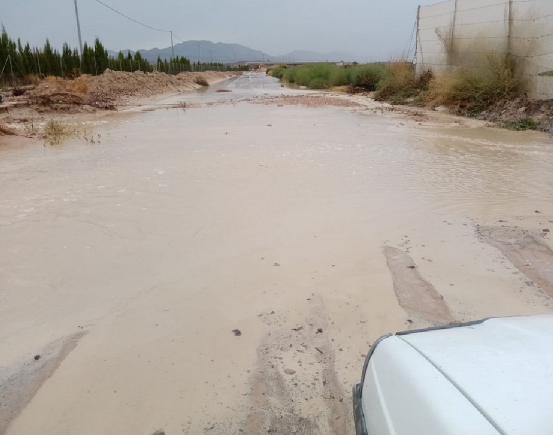 La lluvia en la Región deja ramblas desbordadas y numerosas carreteras cortadas La lluvia en la Región deja ramblas desbordadas y numerosas carreteras cortadas