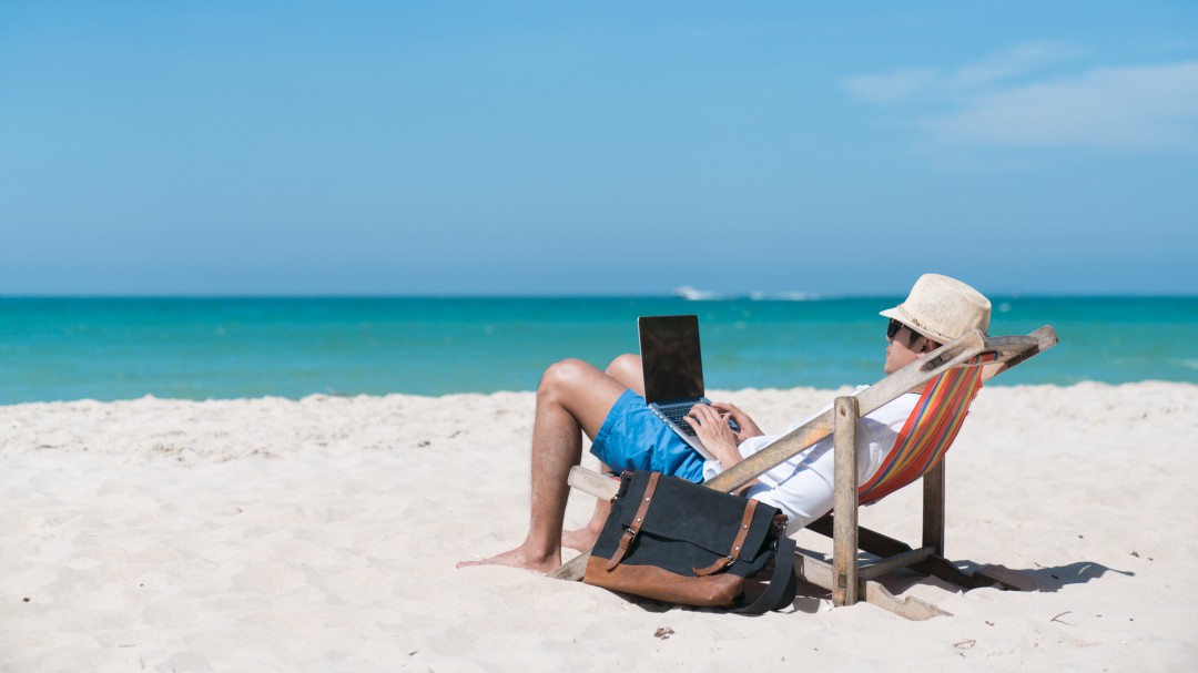 Casi el 40% de los trabajadores no desconecta durante sus vacaciones