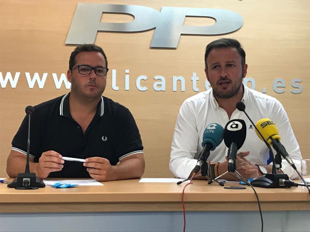 El PP carga contra la obligatoriedad del valenciano en las instituciones El PP carga contra la obligatoriedad del valenciano en las instituciones