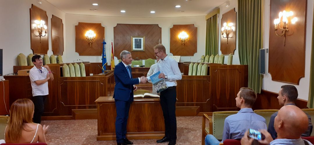 Recepción en el Ayuntamiento de Oliva. Recepción en el Ayuntamiento de Oliva.