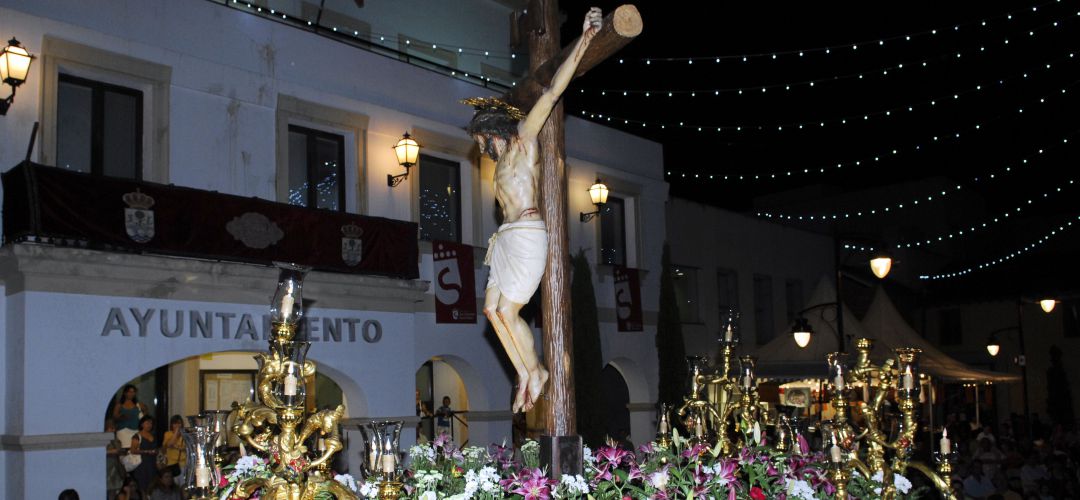 A las 9, procesión con el patrón y disparo de fuegos artificiales A las 9, procesión con el patrón y disparo de fuegos artificiales