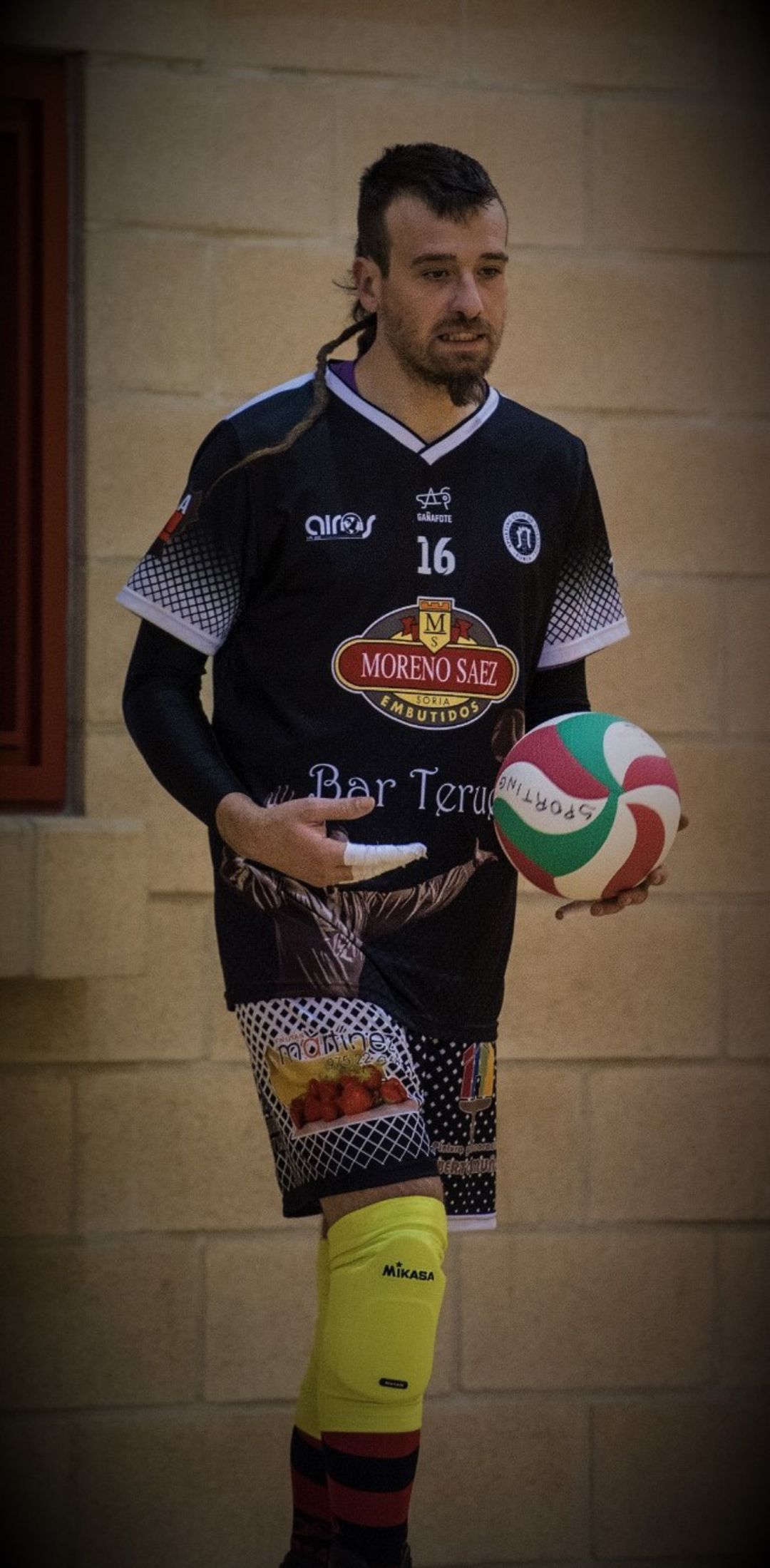 Embutidos Moreno Sáez sigue en la camiseta del Sporting como principal patrocinador. Embutidos Moreno Sáez sigue en la camiseta del Sporting como principal patrocinador.