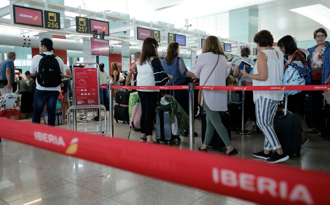 Imagen de los mostradores de Iberia en el Prat, durante uno de los paros de este verano Imagen de los mostradores de Iberia en el Prat, durante uno de los paros de este verano