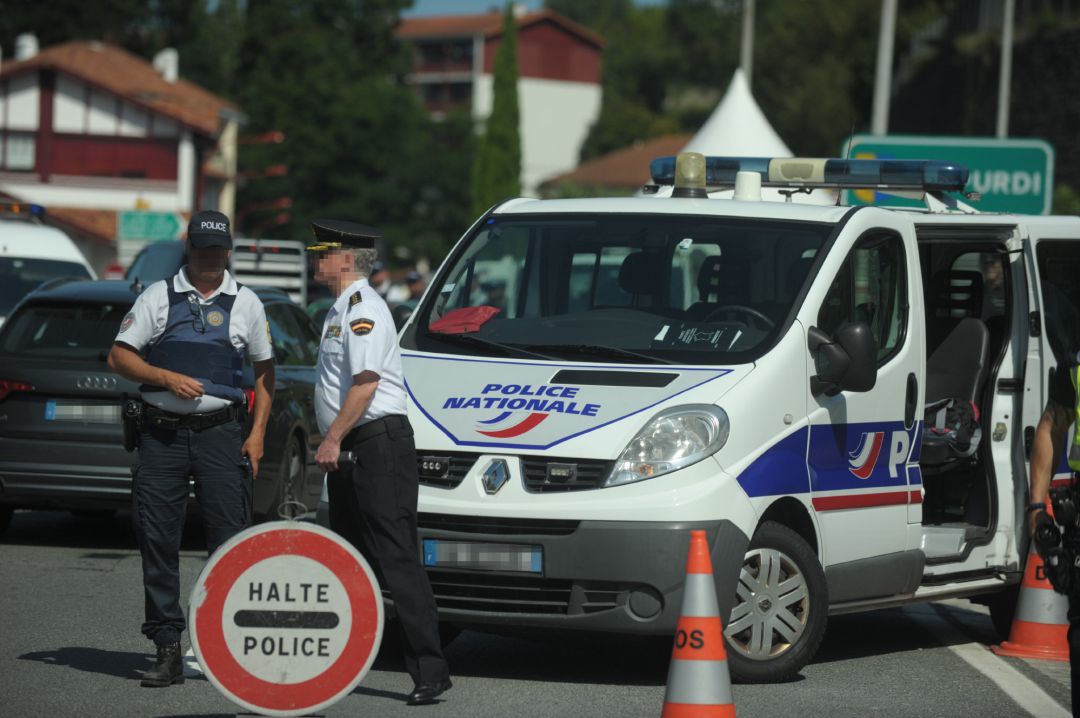 Hallan un zulo con explosivos en Francia que la policía atribuye a ETA Hallan un zulo con explosivos en Francia que la policía atribuye a ETA