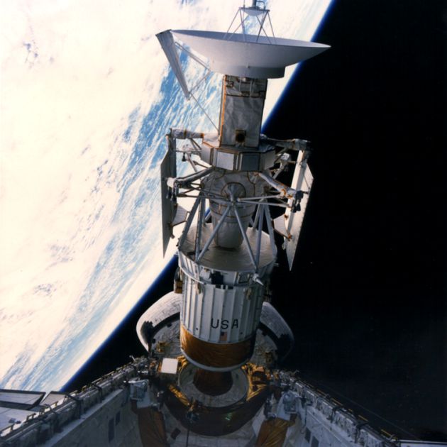 La misión Magallanes se lanzó desde la bodega del transbordador Atlantis el 4 de mayo de 1982. En la parte superior de la imagen se ve la antena de alta ganancia de la sonda. La misión Magallanes se lanzó desde la bodega del transbordador Atlantis el 4 de mayo de 1982. En la parte superior de la imagen se ve la antena de alta ganancia de la sonda.