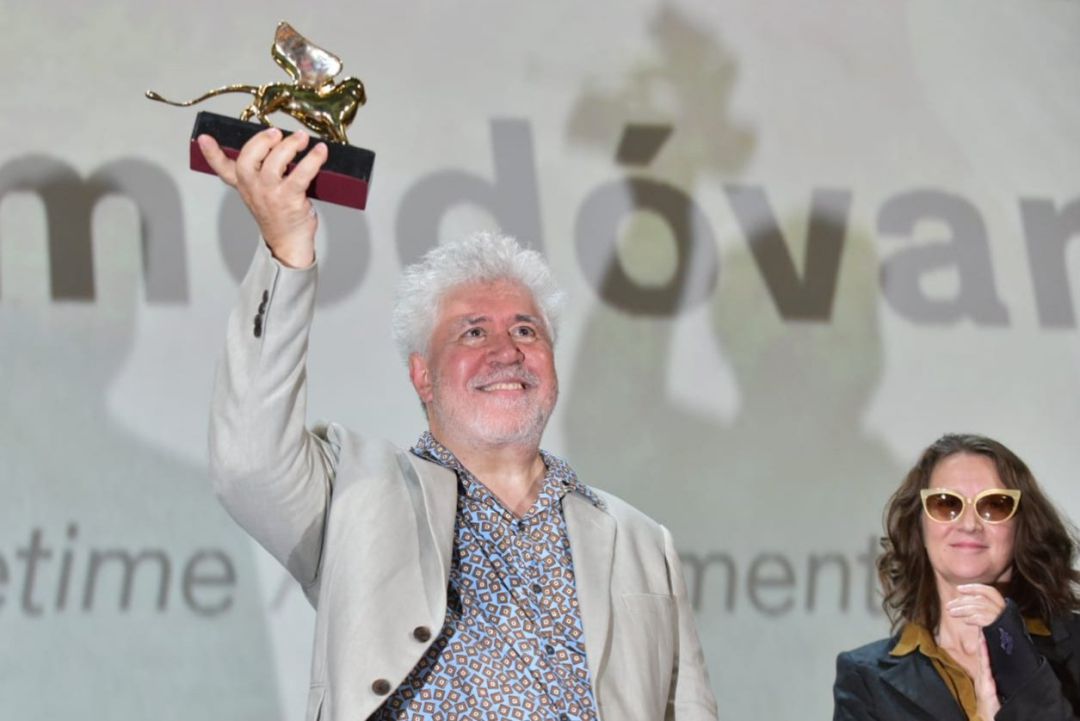 Pedro Almodóvar recibe el León de Oro por toda su carrera Pedro Almodóvar recibe el León de Oro por toda su carrera