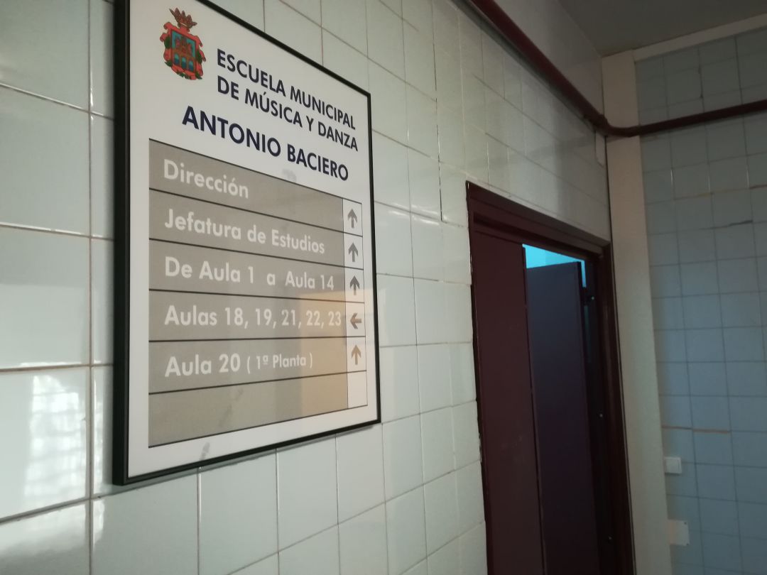 La Escuela de Municipal de Música y Danza Antonio Baciero. La Escuela de Municipal de Música y Danza Antonio Baciero.