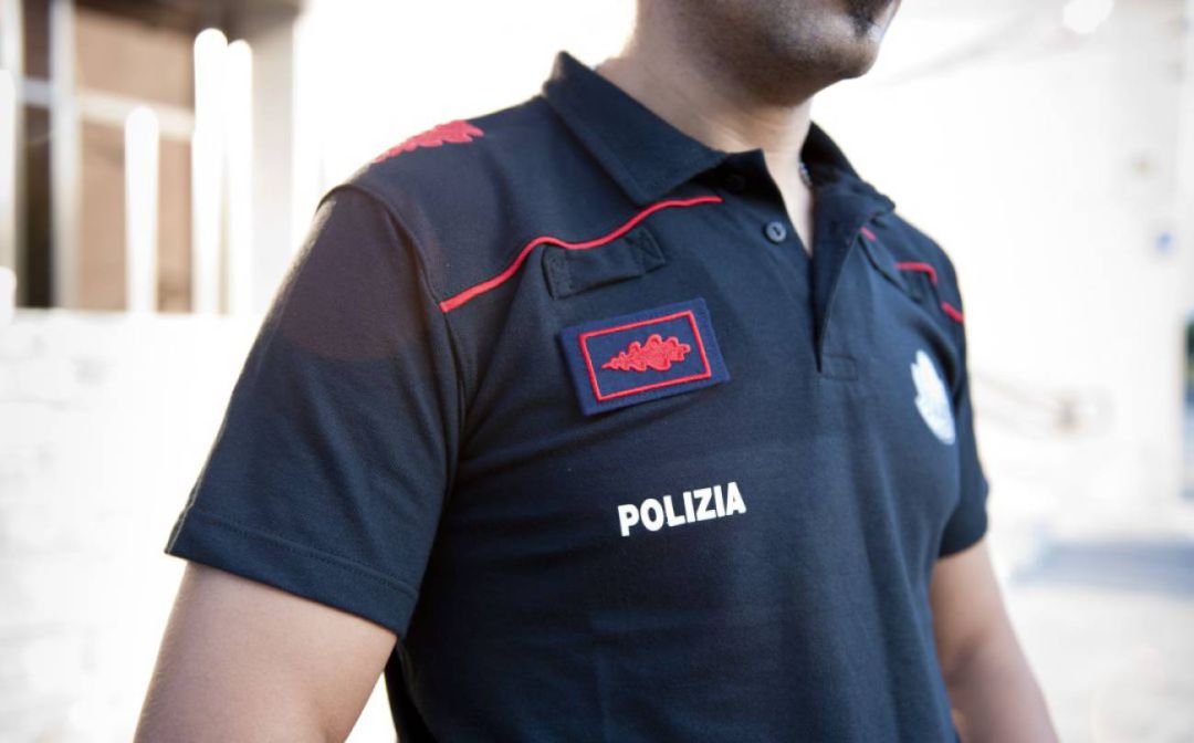 Detienen a un joven por amenazar con una pistola y una navaja a dos adolescentes para robarles los móviles Detienen a un joven por amenazar con una pistola y una navaja a dos adolescentes para robarles los móviles