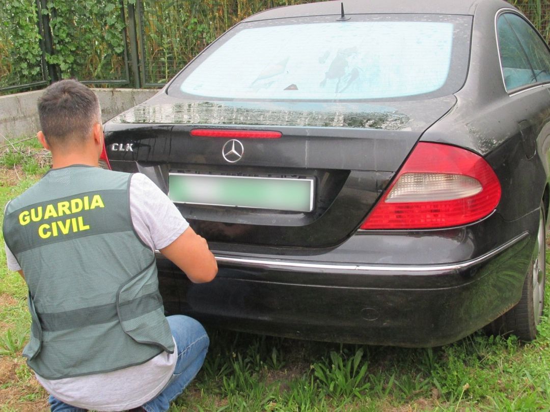 Detenido un vecino de Sanxenxo (Pontevedra) cuando conducía un vehículo de alta gama sustraído en Países Bajos. Detenido un vecino de Sanxenxo (Pontevedra) cuando conducía un vehículo de alta gama sustraído en Países Bajos.