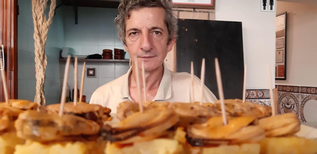 Rafael Benítez, ante una bandeja con mejillones Rafael Benítez, ante una bandeja con mejillones