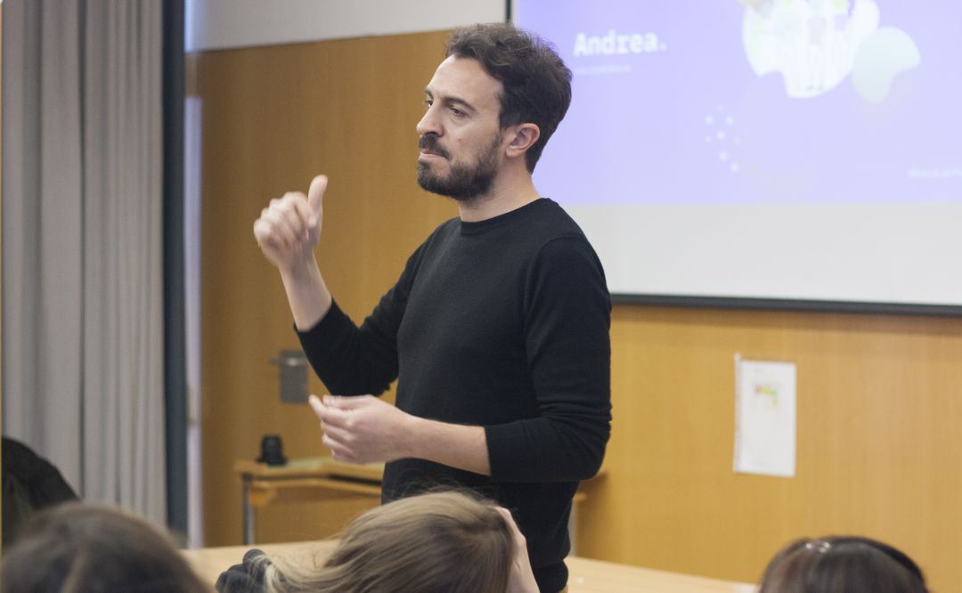 Un yeclano dirige 'Andrea', la app que detecta el acoso escolar Un yeclano dirige 'Andrea', la app que detecta el acoso escolar
