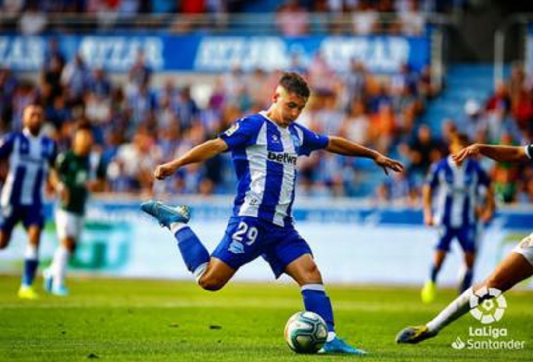 Borja Sáinz, durante su debut en Primera División con el Alavés. Borja Sáinz, durante su debut en Primera División con el Alavés.