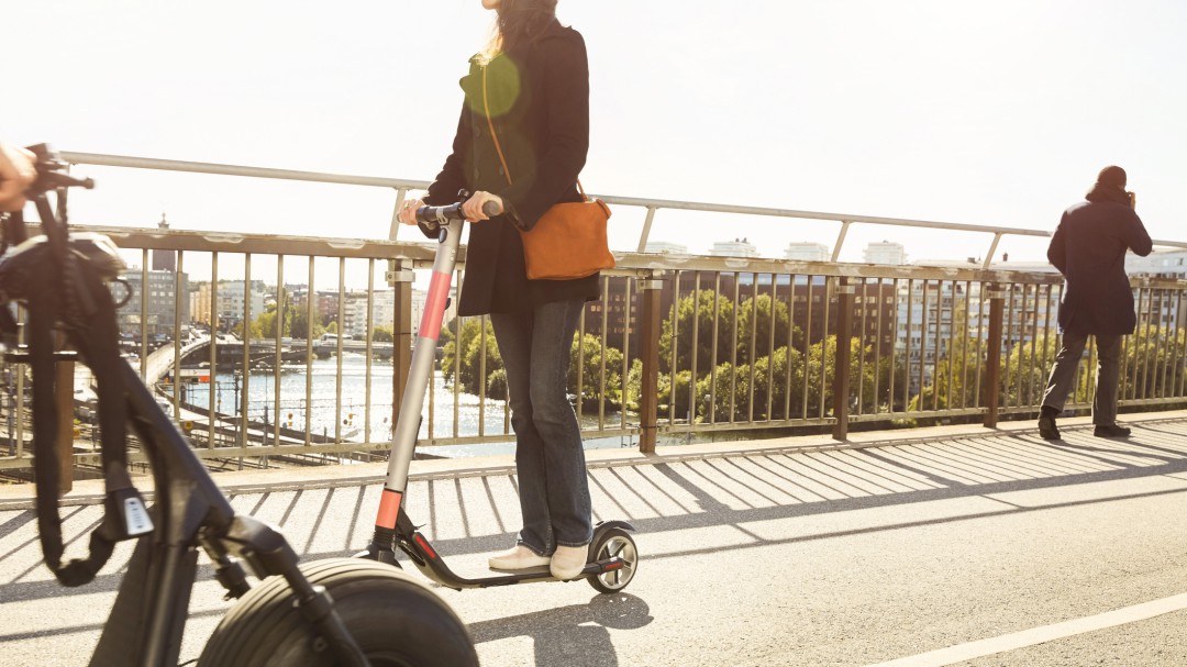 Cabify estudia implantar motos y patinetes eléctricos en Alicante