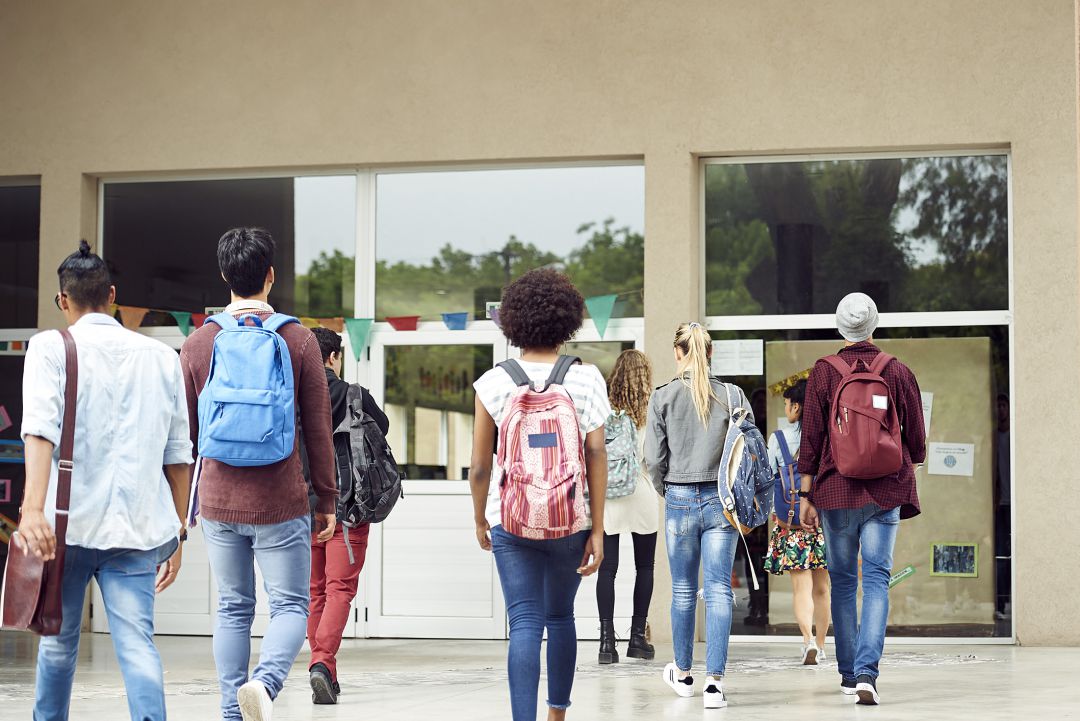 El coste para las familias alicantinas aumentará entre un 3 % y un 4 % respecto al curso pasado El coste para las familias alicantinas aumentará entre un 3 % y un 4 % respecto al curso pasado