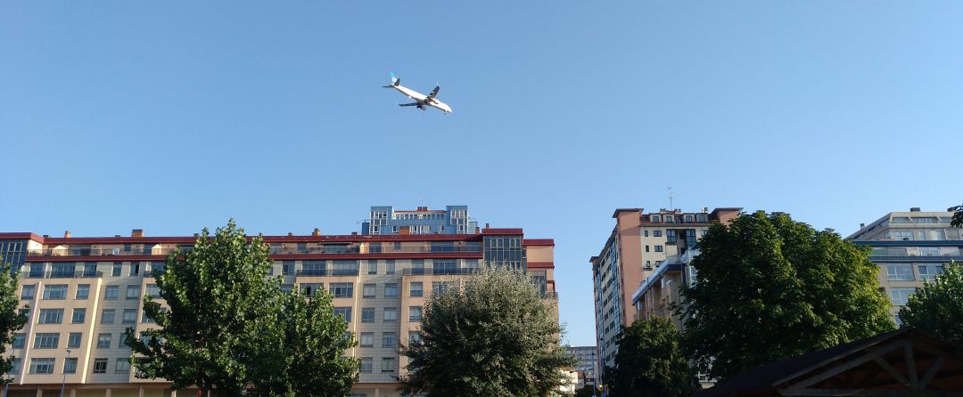 Avión sobre O Burgo Avión sobre O Burgo