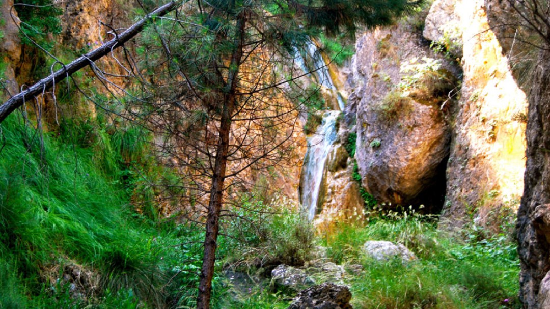 Rescatado un joven tras caer en una zona de cascadas de Orcera