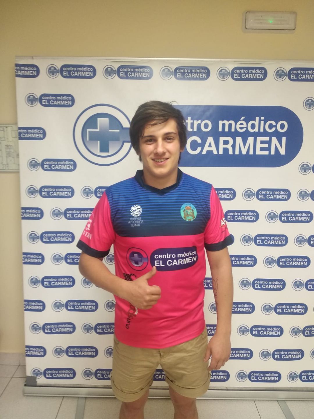 Ángel, es una apuesta del club, continuando con la línea de gente joven y de la provincia de Ourense Ángel, es una apuesta del club, continuando con la línea de gente joven y de la provincia de Ourense
