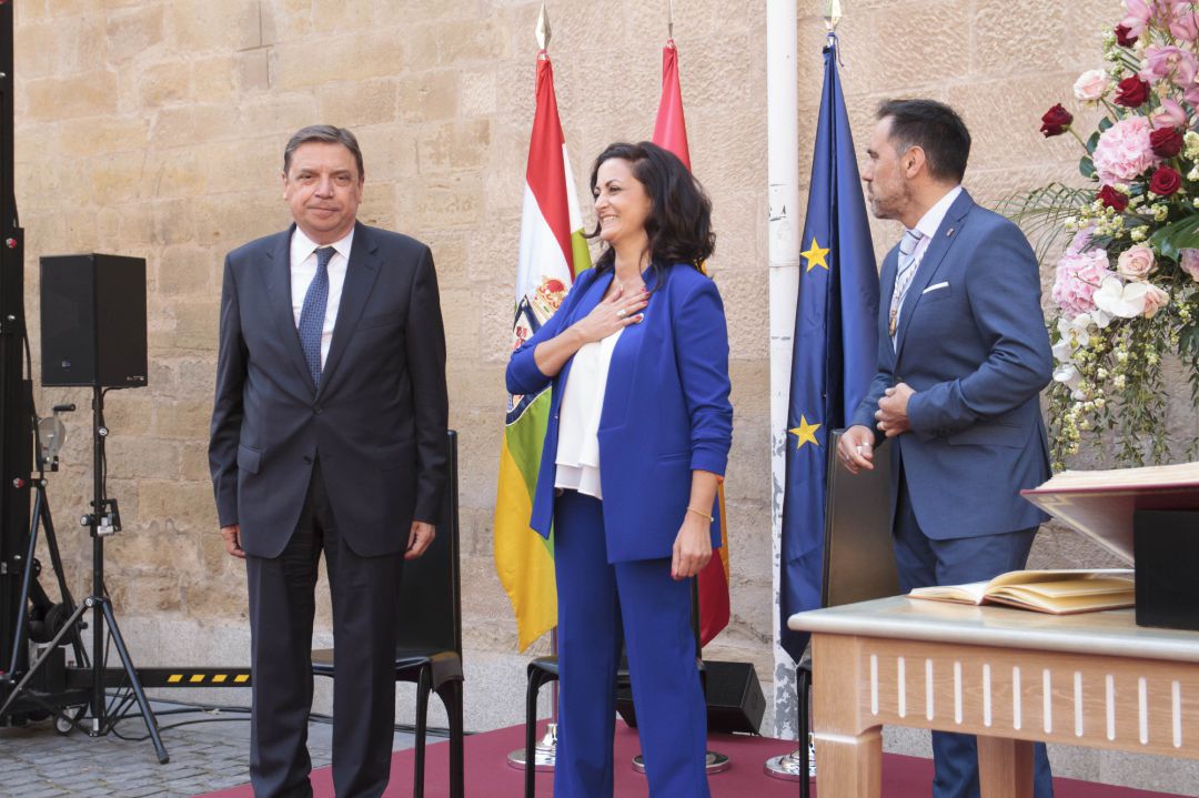 La socialista Concha Andreu toma posesión de su cargo como presidenta del Gobierno de La Rioja. La socialista Concha Andreu toma posesión de su cargo como presidenta del Gobierno de La Rioja.